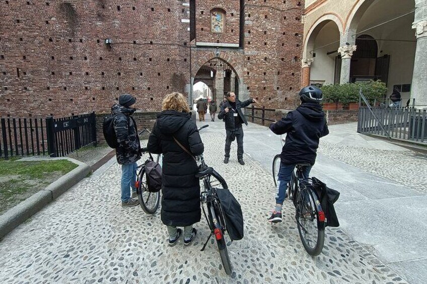 Milan: Electric Bicycle Tour Tourist Guide Live - 3 hours & half