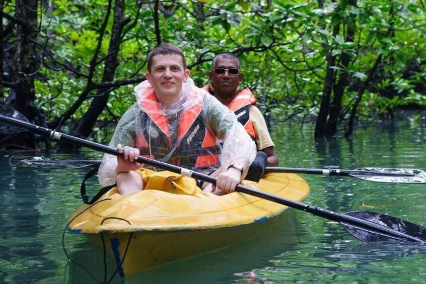 Enjoy kayaking with friends