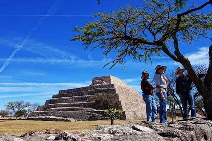 Archaeologist-Led Cañada de La Virgen Pyramid Tour