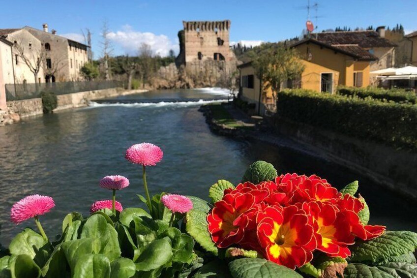 E-bike adventure among medieval castles and old villages