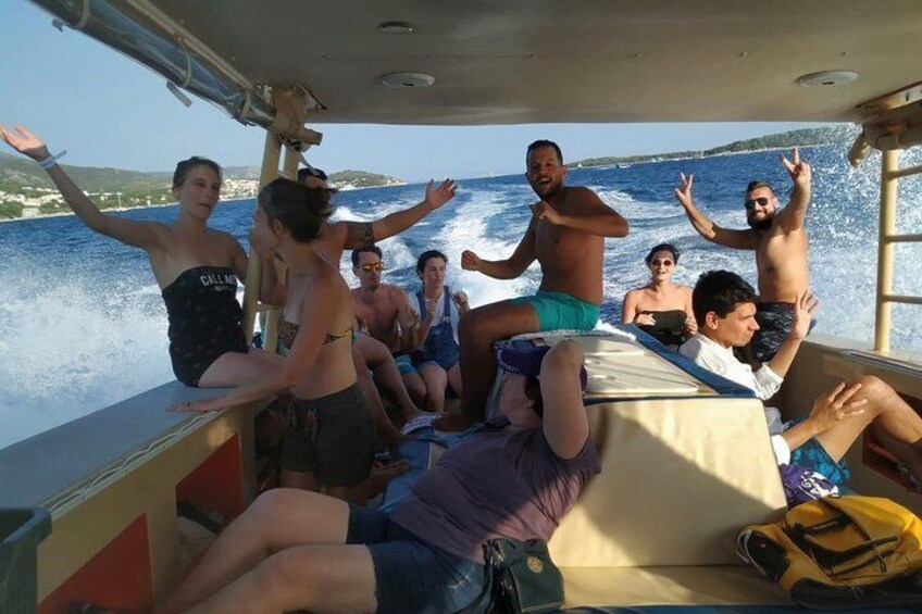 Luxury Blue Cave and Hvar Boat Tour from Split and Brac