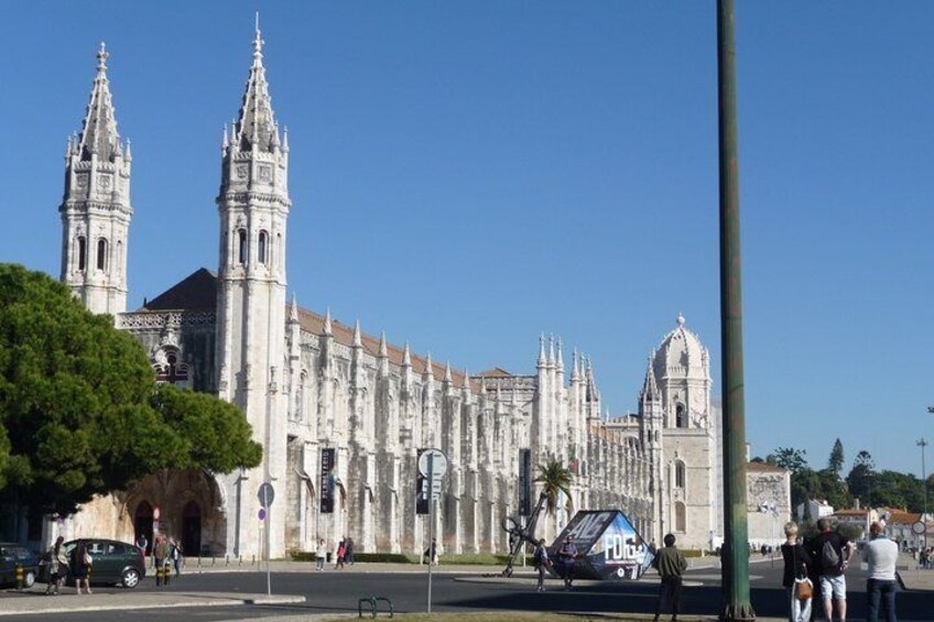 Belém Small Group Walking Tour with skip the line service to Jerónimos Monastery