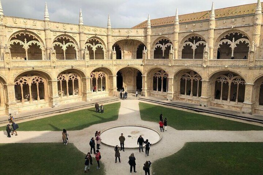 Belém Small Group Walking Tour with skip the line service to Jerónimos Monastery