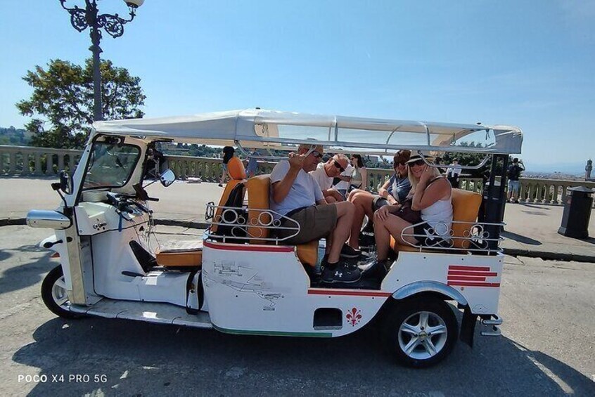  Florence Tour in Golf Cart -TukTuk elettrico-(minimo 2 persone) 