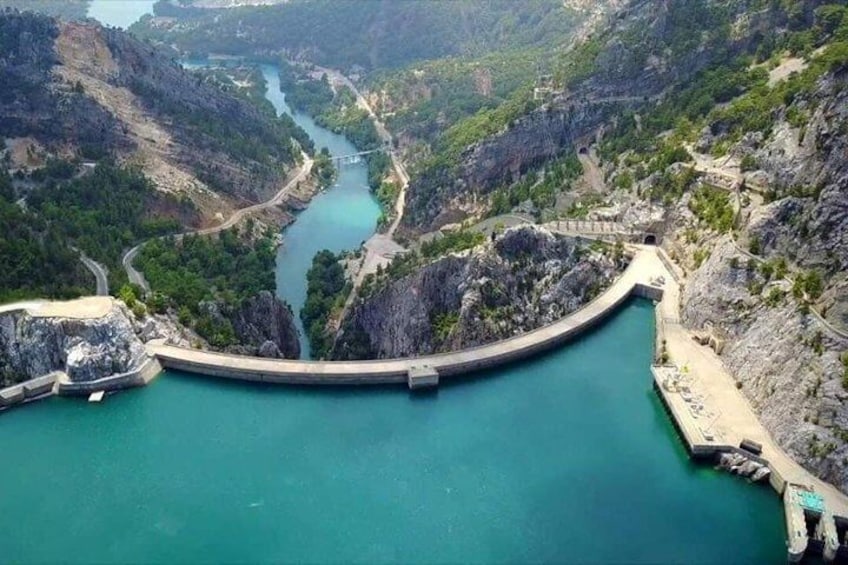 Arch dam to generate hydroelectric power