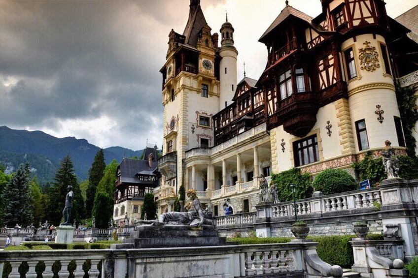 Peles Castle and Bran - Dracula's Castle - Day Tour from Bucharest