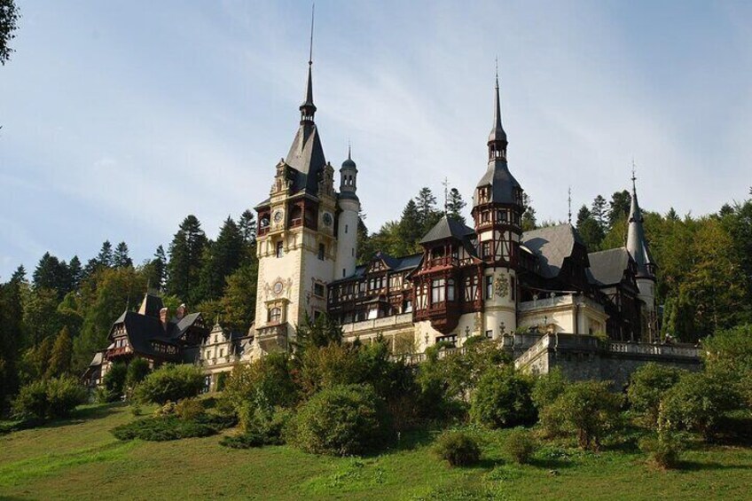 Peles Castle and Bran - Dracula's Castle - Day Tour from Bucharest