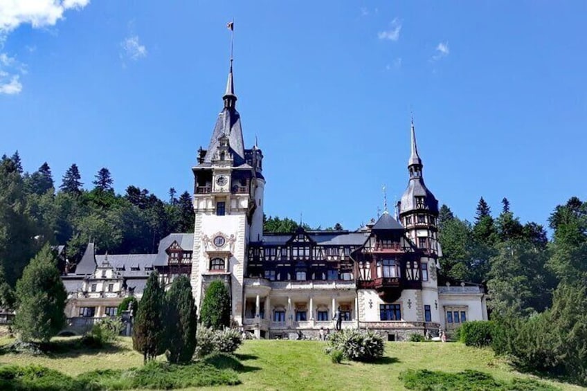 Peles Castle, Bran - Dracula's Castle & Brasov - Private Day Tour from Bucharest