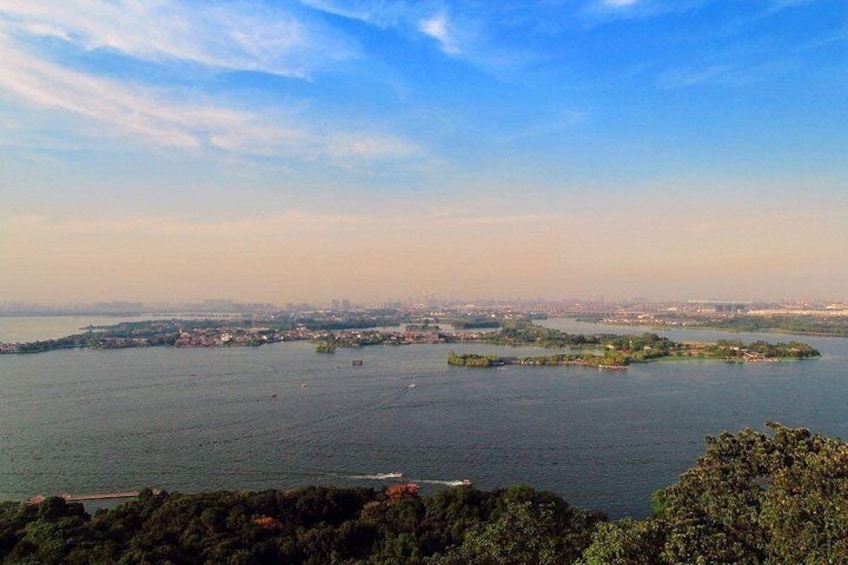 4 hours Walking tour to Wuhan Yellow crane tower and Donghu lake with boat trip