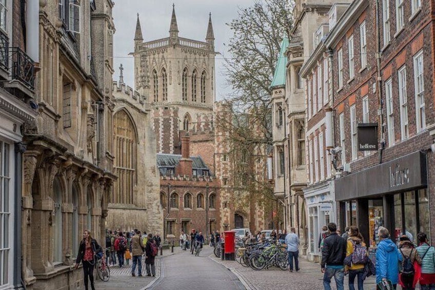 Distanced | Cambridge University College Walking Tour Led By University Alumni