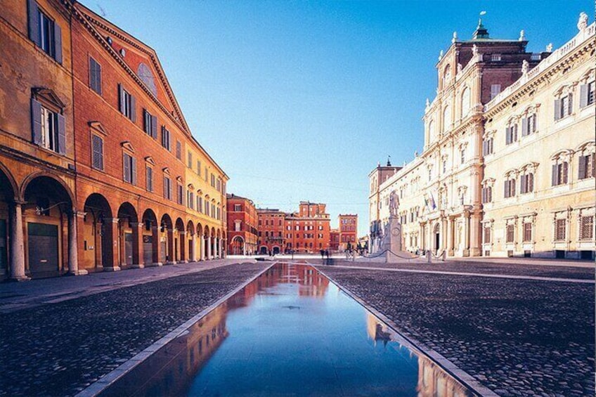 Modena fountain in Piazza Roma