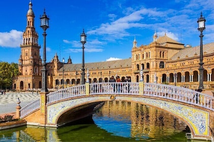 Recorrido de un día completo por Sevilla con el Alcázar y la catedral (Evit...