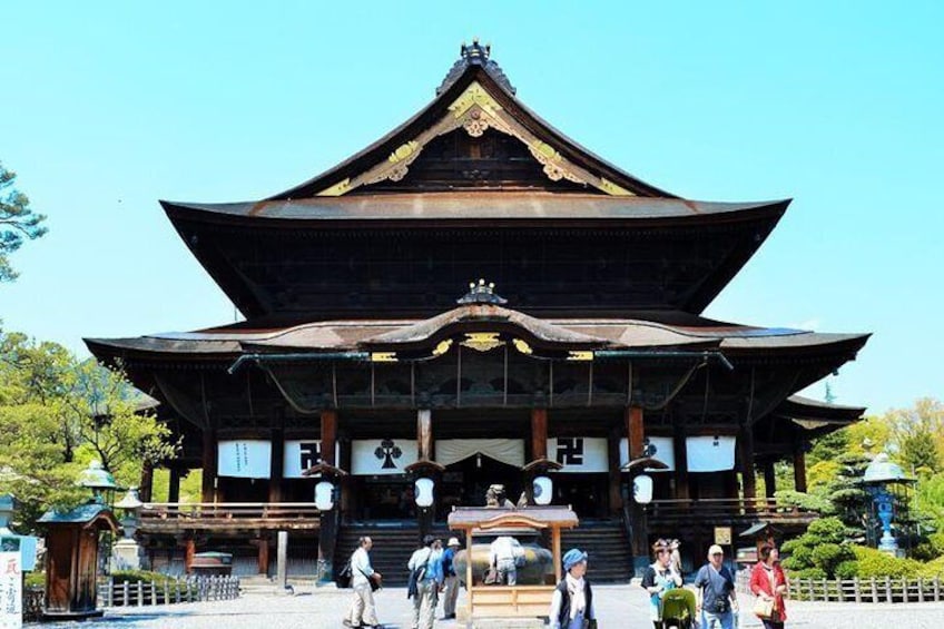 This tour combines a visit to the monkeys with a guided tour of Zenko-ji - one of Japan's oldest and most important Buddhist temples.