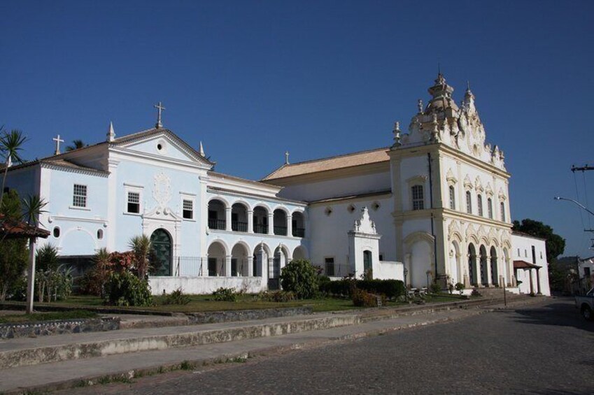 Ivan Bahia Guide, introduces you to the Recôncavo Baiano, the reminiscence of colonial Brazil, here a view at the convent at it's 2 churches