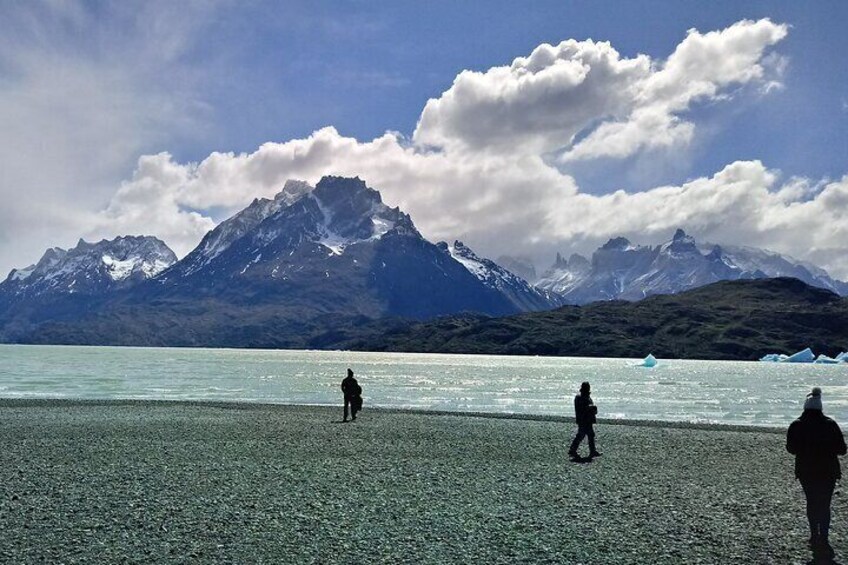 Full Day Torres del Paine Private tour, departing from Punta Arenas