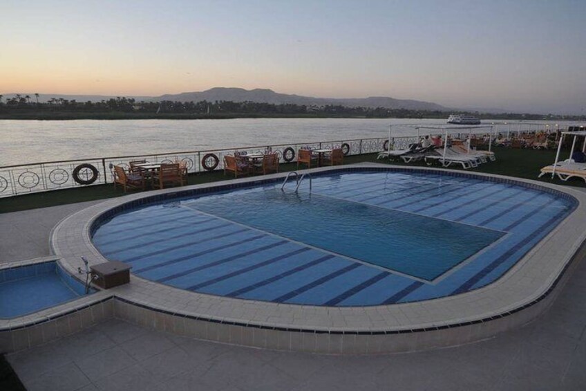 4 Days Nile Cruise Aswan & Luxor Hot Air Balloon and Abu Simbel From Aswan