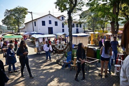 Private 4-hour Tour of Embu das Artes with Handicraft Market