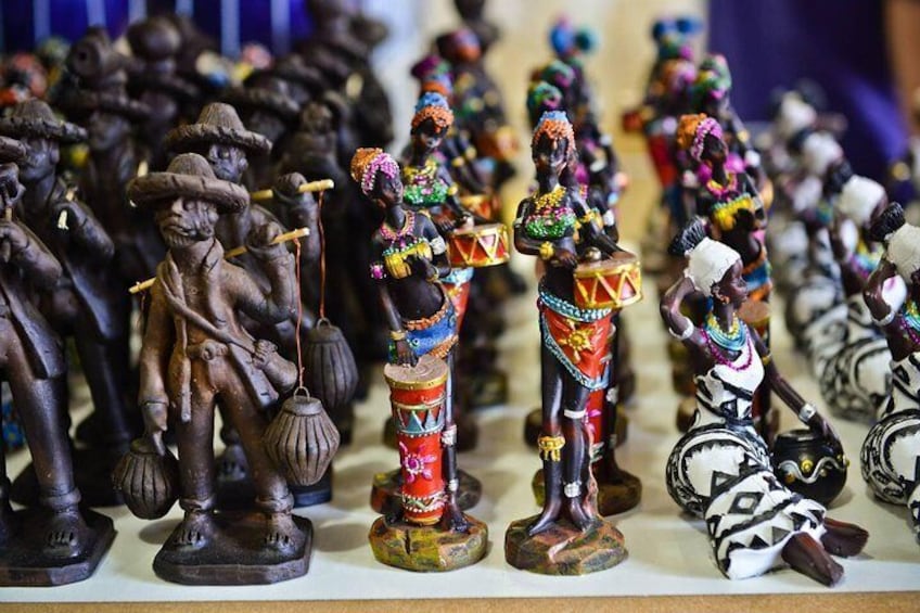 Private 4-hour Tour of Embu das Artes with Handicraft Market