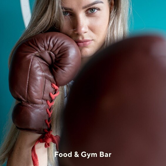 Intensive boxing training with the help of a skilled trainer
