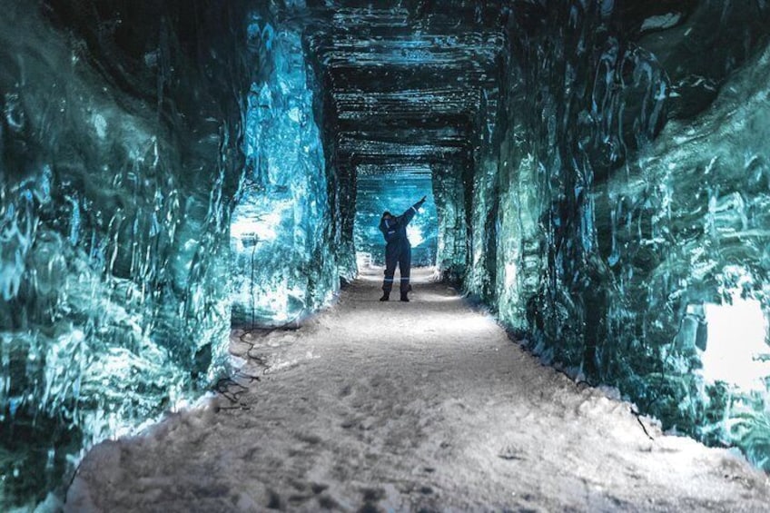 Glacier Ice Cave Dabbing