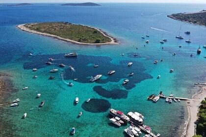 Half-Day Private Boat Tour to Blue Lagoon, Trogir & Shipwreck Bay