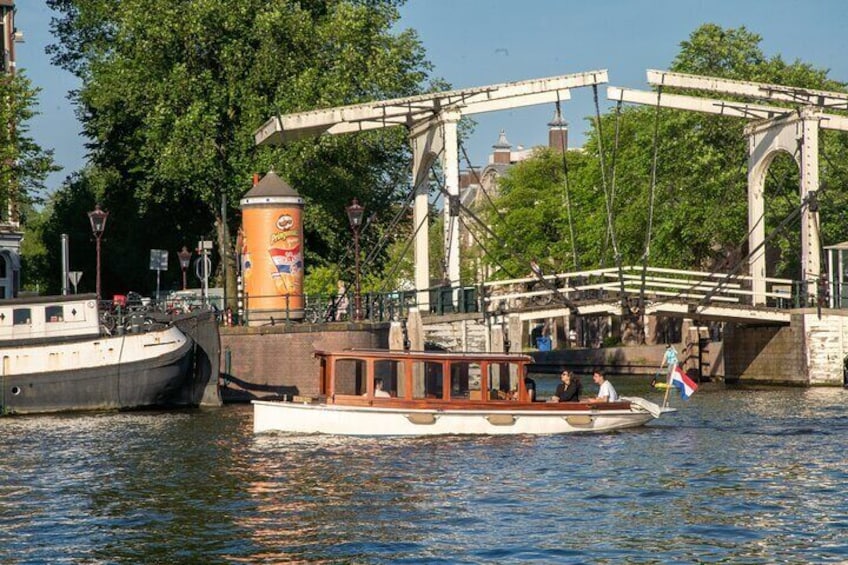 Private Boat Tour - 90 Min incl. welcome drink on historic saloon boat