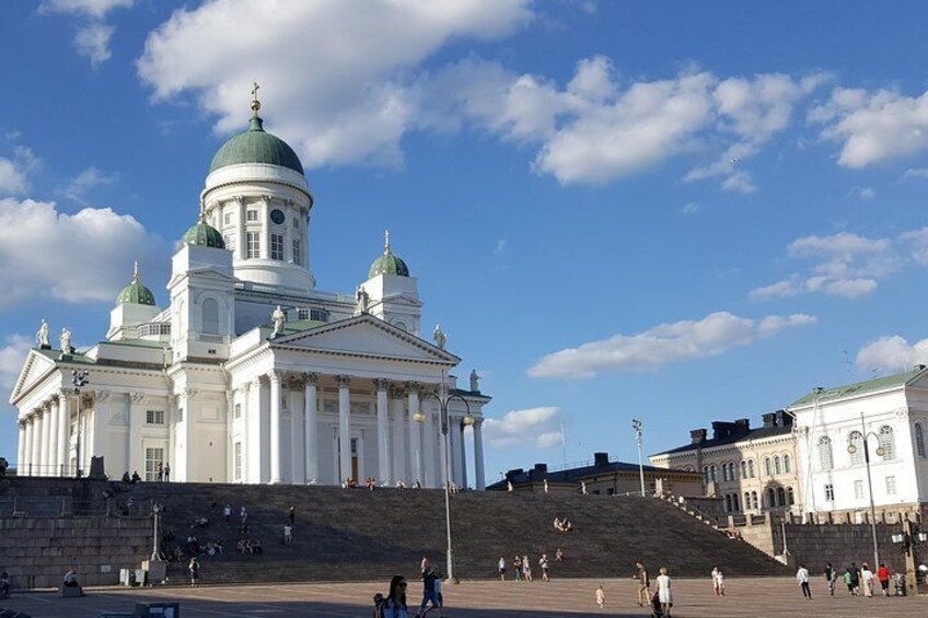 Helsinki Highlights: walking tour with local guide