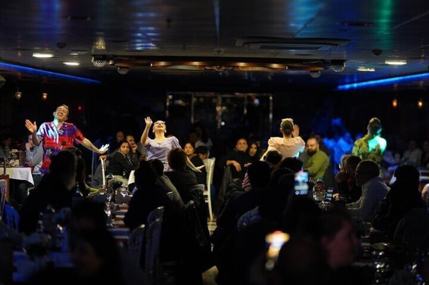 TURNATOUR: Dinner Cruise On The Bosphorus with Turkish night show