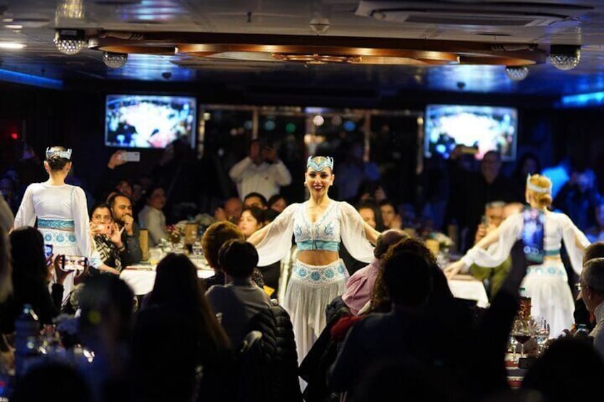 TURNATOUR: Dinner Cruise On The Bosphorus with Turkish night show
