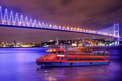 ISTANBUL: Middagscruise på Bosporos med tyrkisk nattshow