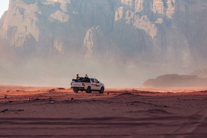 Jeep Tours in Wadi Rum with Bedouin Guide 2,3,4,5 hours | Magic Bedouin Sta...