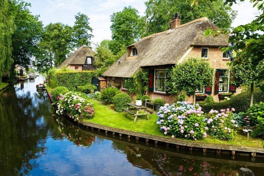 Giethoorn Day Private Tour 