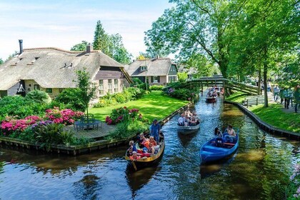 Giethoorn Day Private Tour inc. Boat Trip