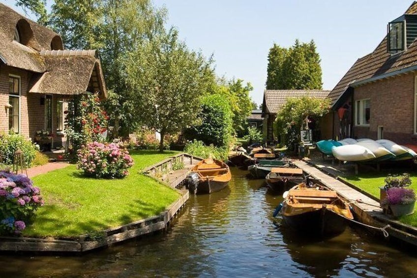 Giethoorn Day Private Tour