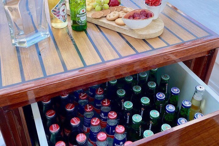 Amsterdam Small-Group Canal Cruise Plus Snacks and Drinks