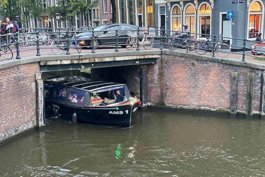 Amsterdam Small-Group Canal Cruise Plus Snacks and Drinks