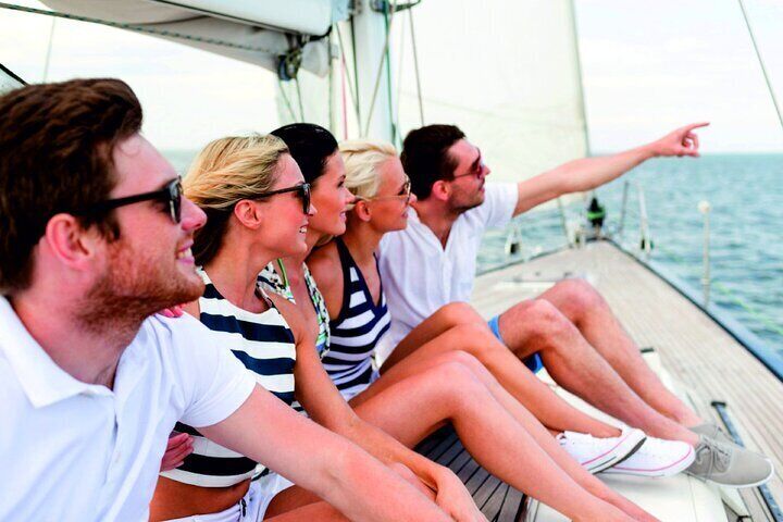 Lisbon Sailing Tour: 2-Hour Cultural Scenic Cruise with Wine