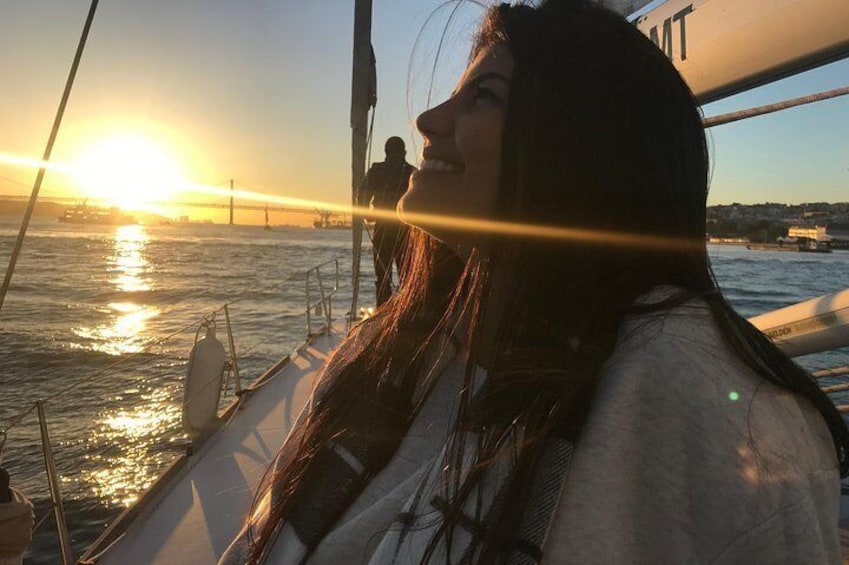 2 Hour Lisbon Sunset and Wine Sailing Tour