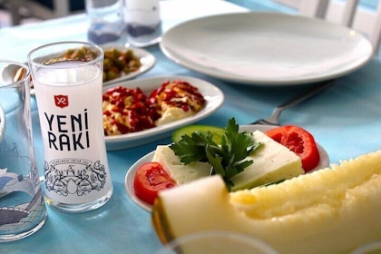 Visite culinaire d'Istanbul: taverne locale et plats gastronomiques de rue