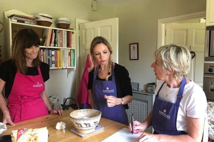 Kate with Italian ladies about to make apple tart