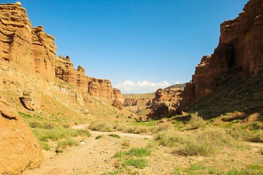 Kolsay & Kaiyndy Lakes + Charyn Canyon with overnight at the locals