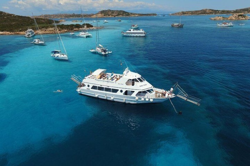 Navetta Sea Star at the natural swimming pool (Porto della Madonna)