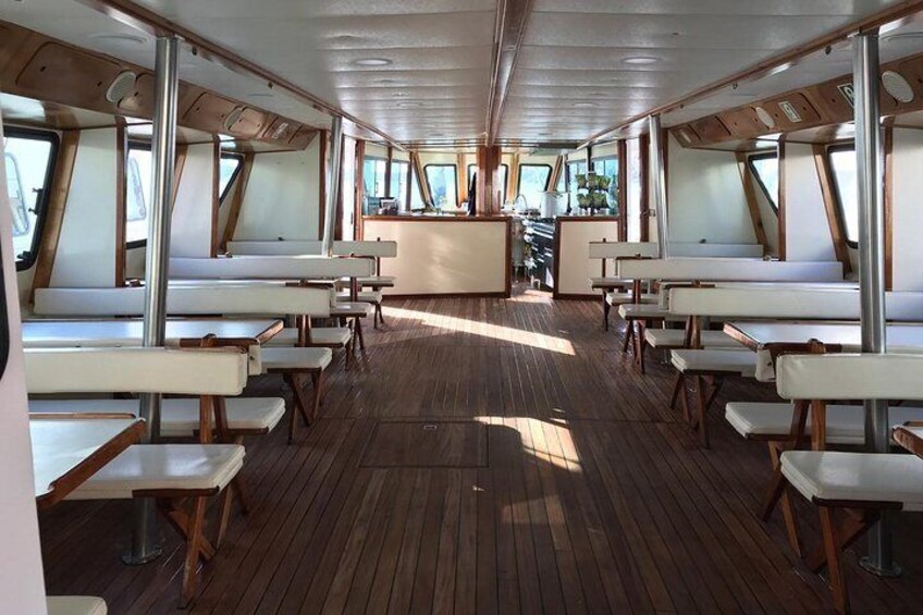Bottom deck
