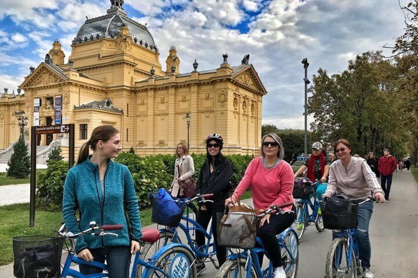 Zagreb Highlights Small-Group Biking Tour with Guide