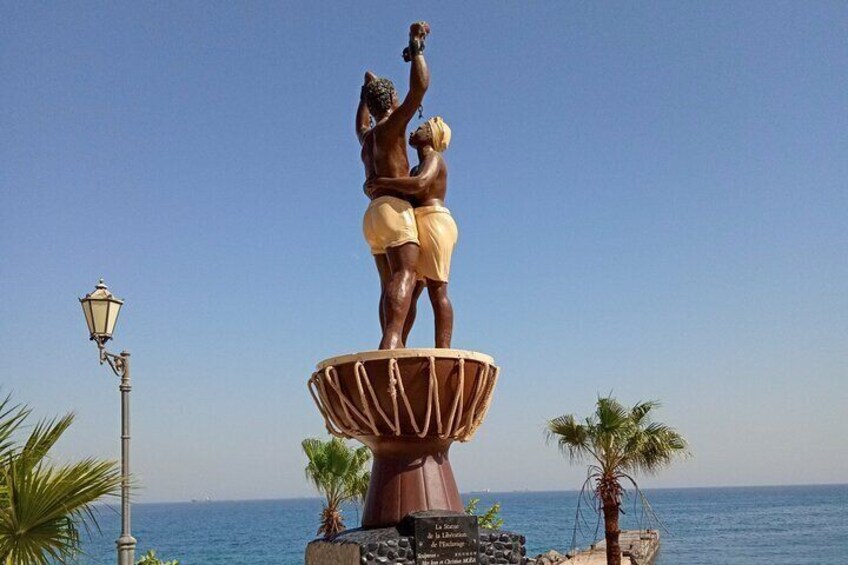Gorée island :the statue of the Liberation of Slavery 