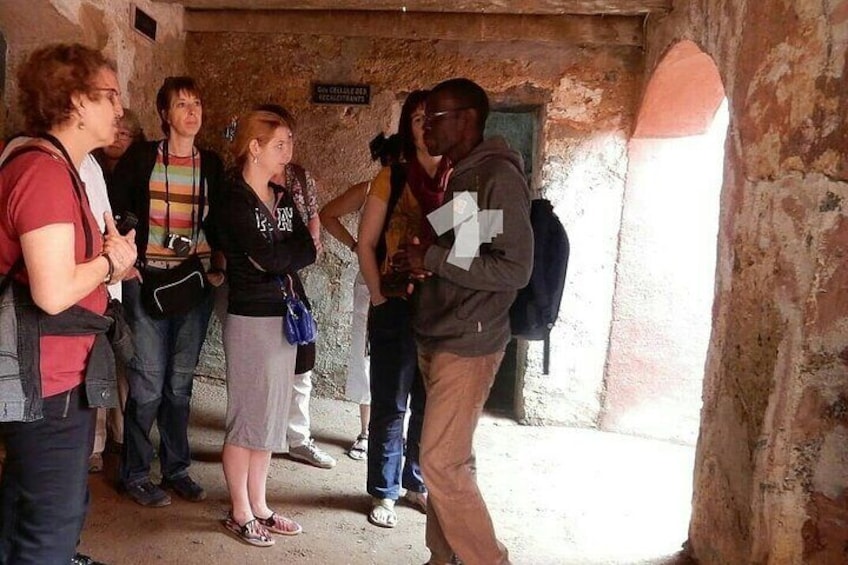 Sogui explaining to this customers in the Slaves House .