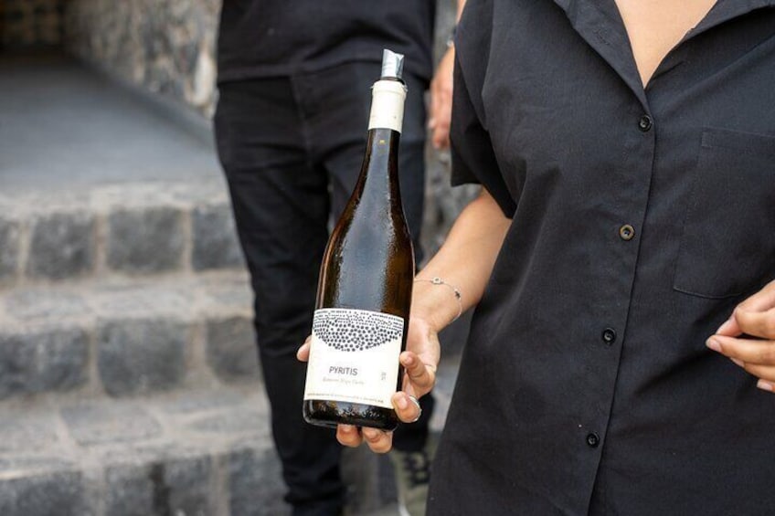 Santorini Private Oia Tour & 7 Wine Tasting with Local Delicacies