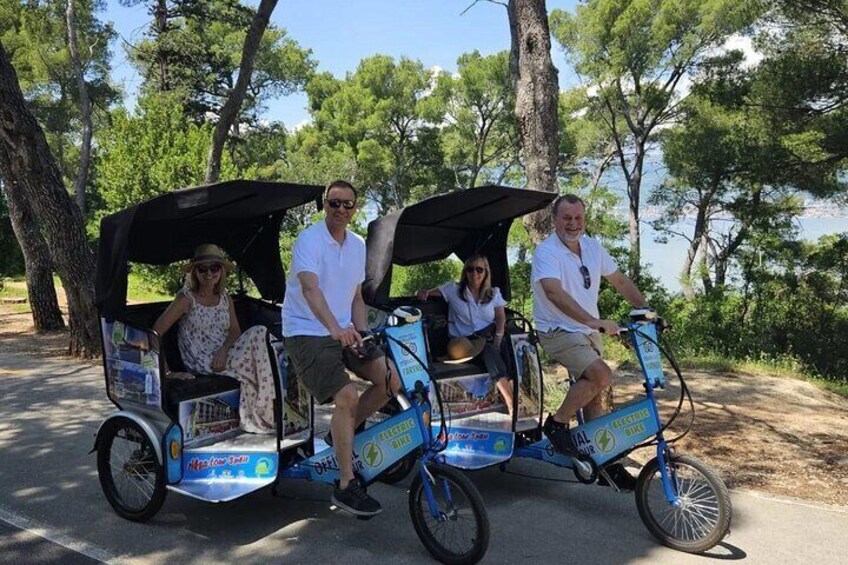 Split Tour in Private Electric Rickshaw