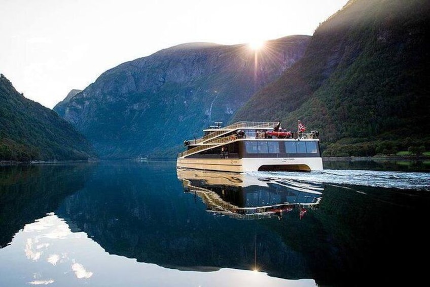 Private day tour Bergen To Oslo - incl Premium Fjord Cruise and Flåm Railway