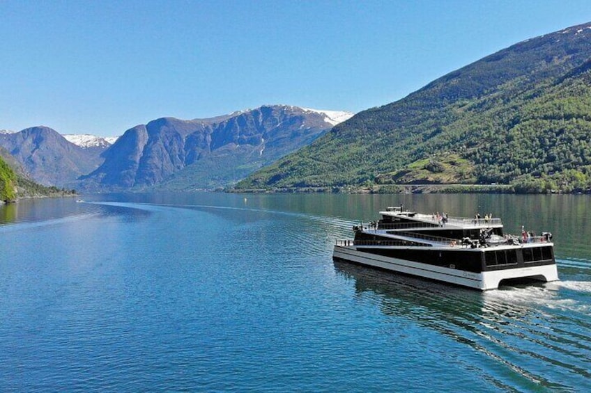 Private guided Flåm day tour - incl Premium Nærøyfjord Cruise and Flåm Railway